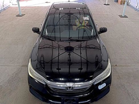 Used 2017 Honda Accord Touring image 2