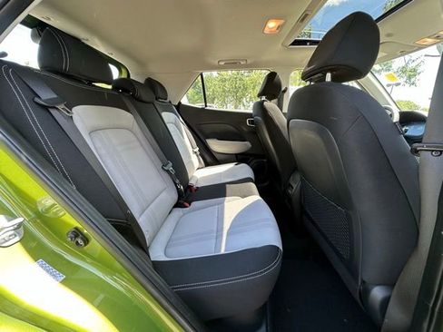 Used 2024 Hyundai Venue SEL FWD image 29