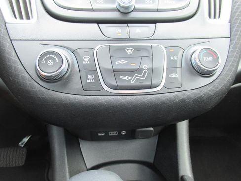 Used 2024 Chevrolet Malibu LS FWD image 23