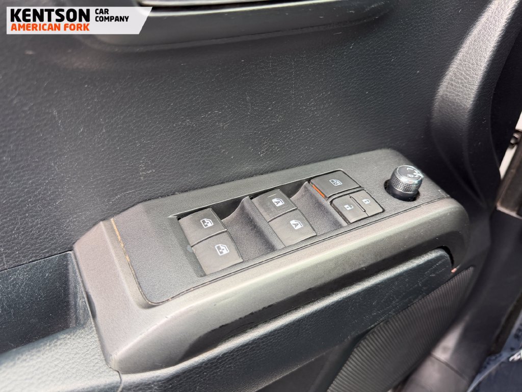 Used 2018 Toyota Tacoma TRD Off-Road AWD/4WD image 17