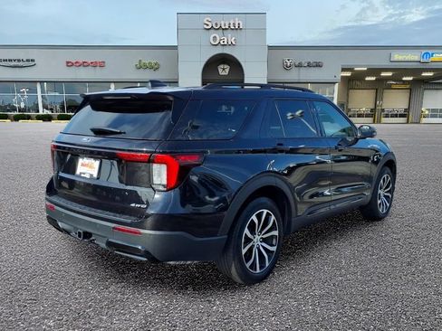 Used 2025 Ford Explorer ST-Line AWD/4WD image 3