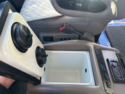 Used 2016 Chevrolet Express 2500 image 11