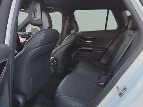 Used 2025 Mercedes-Benz GLC 300 image 11