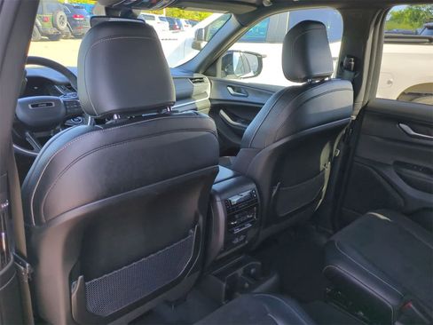 Used 2023 Jeep Grand Cherokee L Altitude image 18