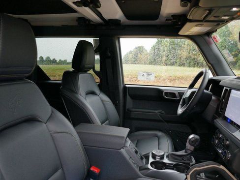 New 2025 Ford Bronco Badlands image 9
