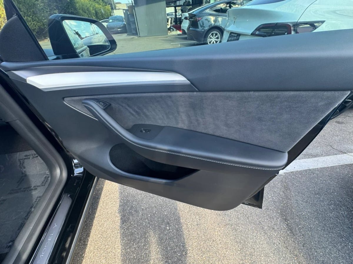 Used 2025 Tesla Model Y Long Range RWD image 31