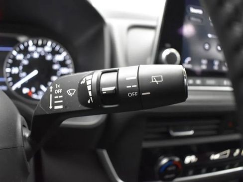 Used 2025 Nissan Rogue SV image 25