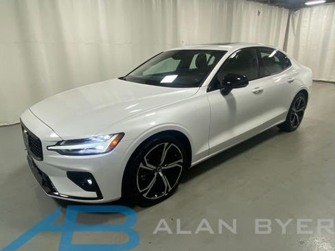 Used 2024 Volvo S60 B5 Core AWD/4WD image 1