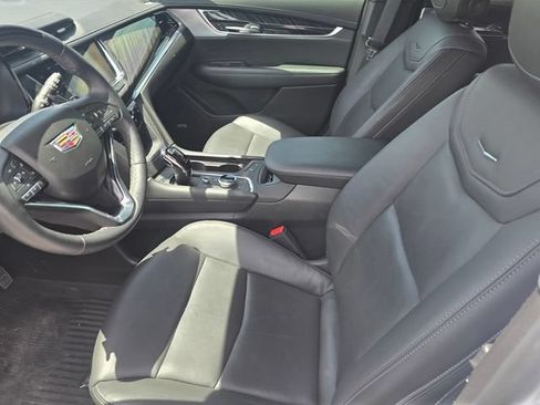 Used 2024 Cadillac XT6 Premium Luxury w/ Technology Package FWD image 23