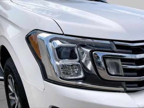 Used 2018 Ford Expedition Max XLT w/ Equipment Group 202A AWD/4WD image 28