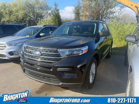 Used 2024 Ford Explorer XLT AWD/4WD image 3