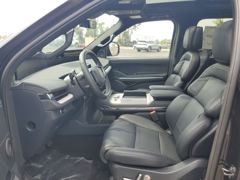 New 2027 Lincoln Navigator Reserve w/ Jet Appearance Package AWD/4WD image 12