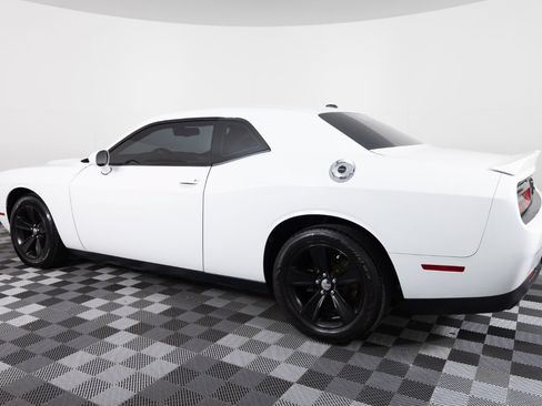 Used 2018 Dodge Challenger SXT RWD image 4