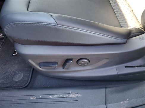 New 2026 Nissan Leaf Platinum+ w/ Cargo Package (Platinum+) image 17