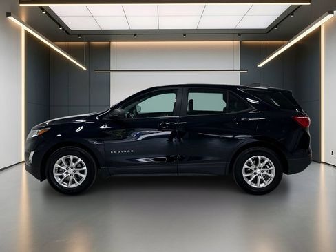 Used 2021 Chevrolet Equinox LS FWD image 2