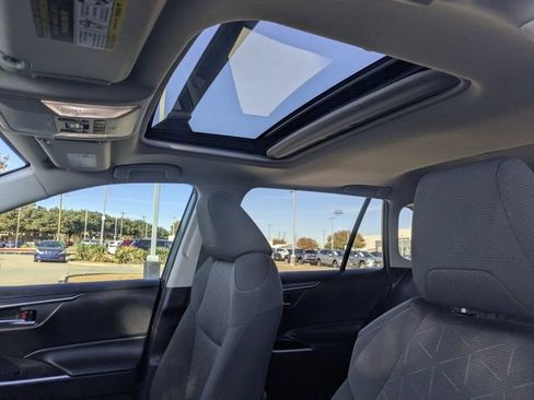 Used 2022 Toyota RAV4 XLE image 27