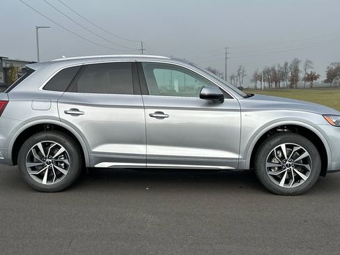 Used 2025 Audi Q5 2.0T Premium image 2