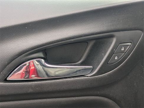 Used 2021 Chevrolet Equinox LT image 13