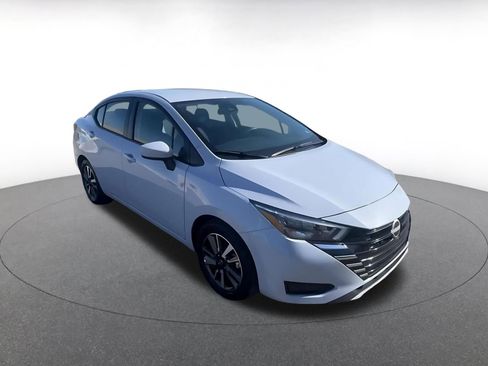 Used 2025 Nissan Versa SV image 3