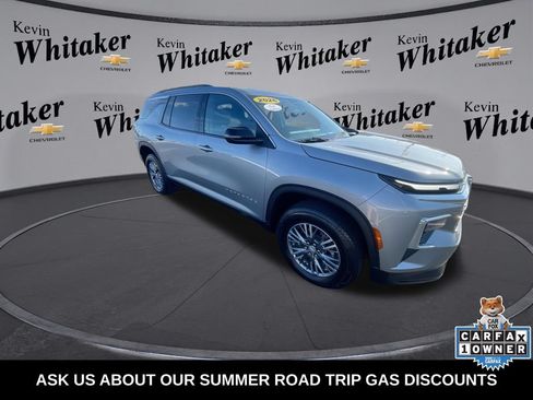 Certified 2026 Chevrolet Traverse LT FWD image 2