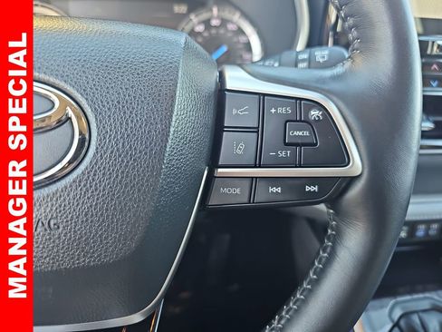 Used 2022 Toyota Highlander Limited image 19