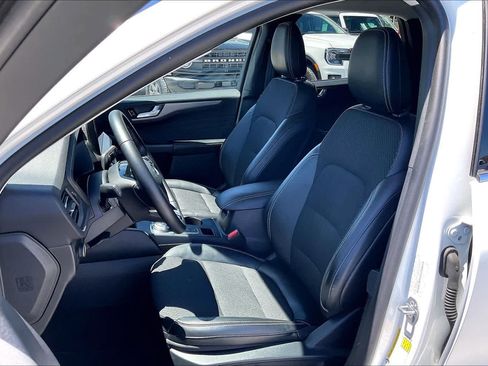 Used 2025 Ford Escape SE FWD image 11