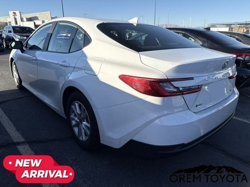 Used 2025 Toyota Camry LE FWD image 4