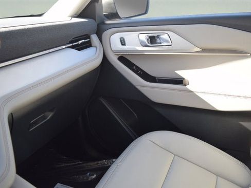 New 2026 Ford Explorer Active w/ Active Comfort Package image 14