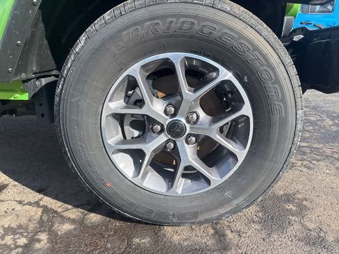 New 2025 Jeep Gladiator Sport image 21