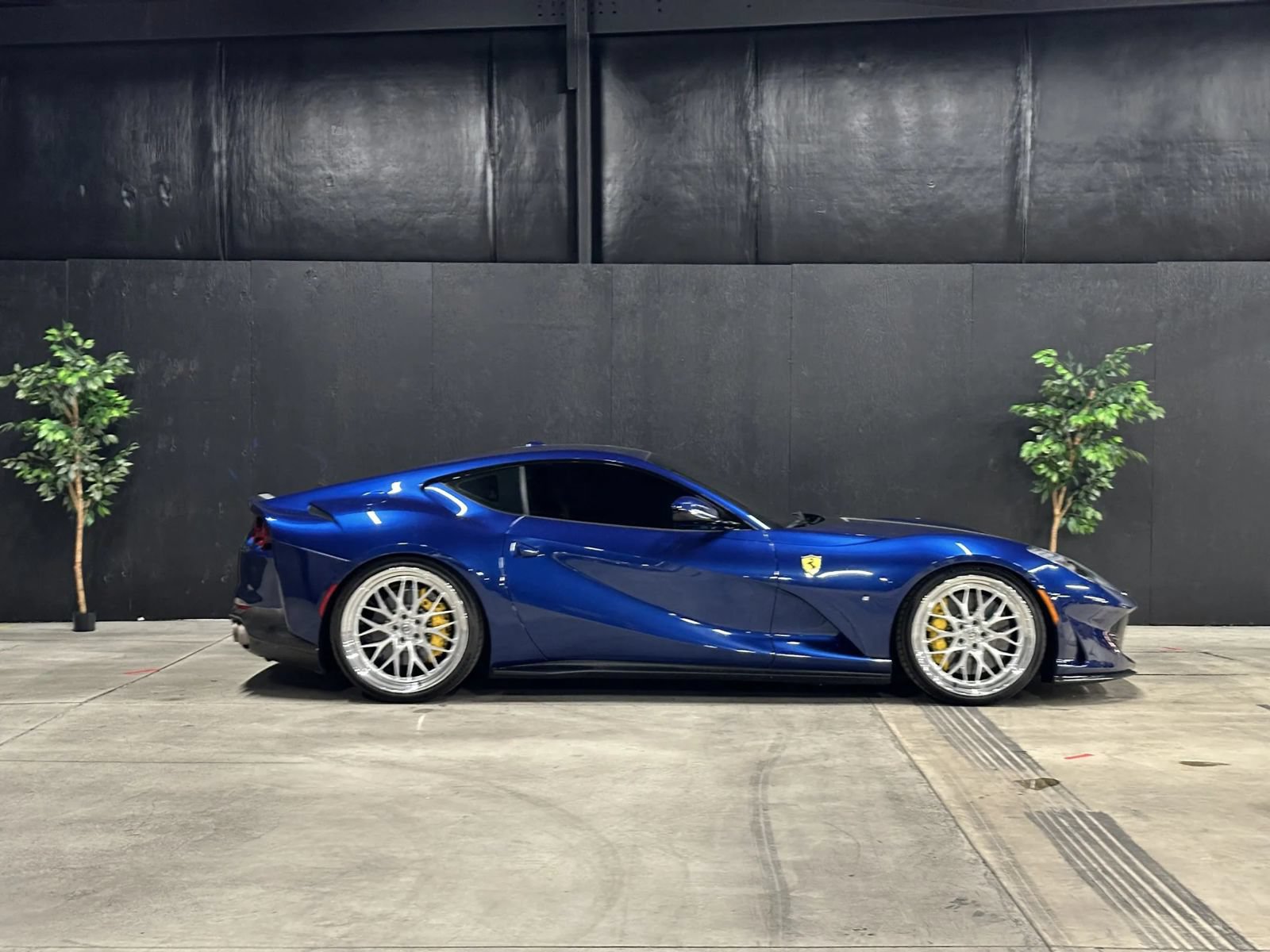 Used 2018 Ferrari 812 Superfast RWD image 26