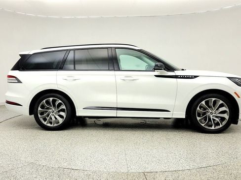 Used 2025 Lincoln Aviator 2WD w/ Jet Appearance Package image 4