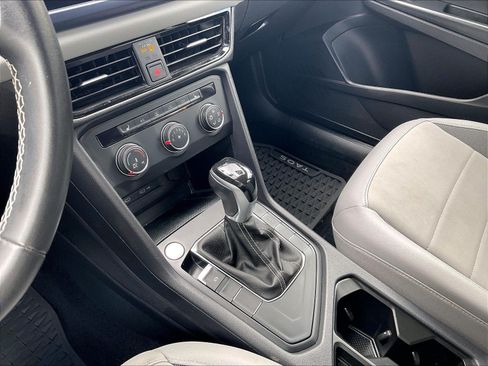 Certified 2022 Volkswagen Taos SE FWD image 17