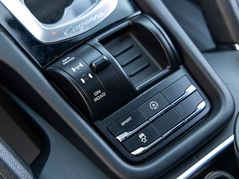 Used 2016 Porsche Cayenne image 38