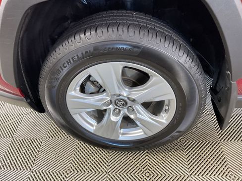 Used 2019 Toyota RAV4 XLE w/ Carpet Mat Package AWD/4WD image 5