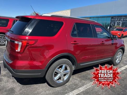 Used 2018 Ford Explorer XLT w/ Equipment Group 202A image 4