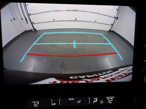 Used 2023 Toyota Sienna XLE image 26