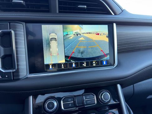 Used 2023 GMC Yukon XL Denali image 32