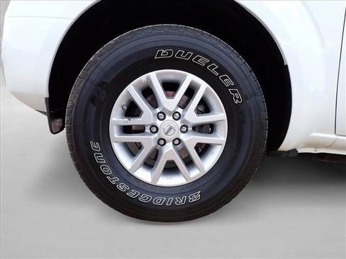 Used 2015 Nissan Frontier SV w/ SV Value Truck Package RWD image 7