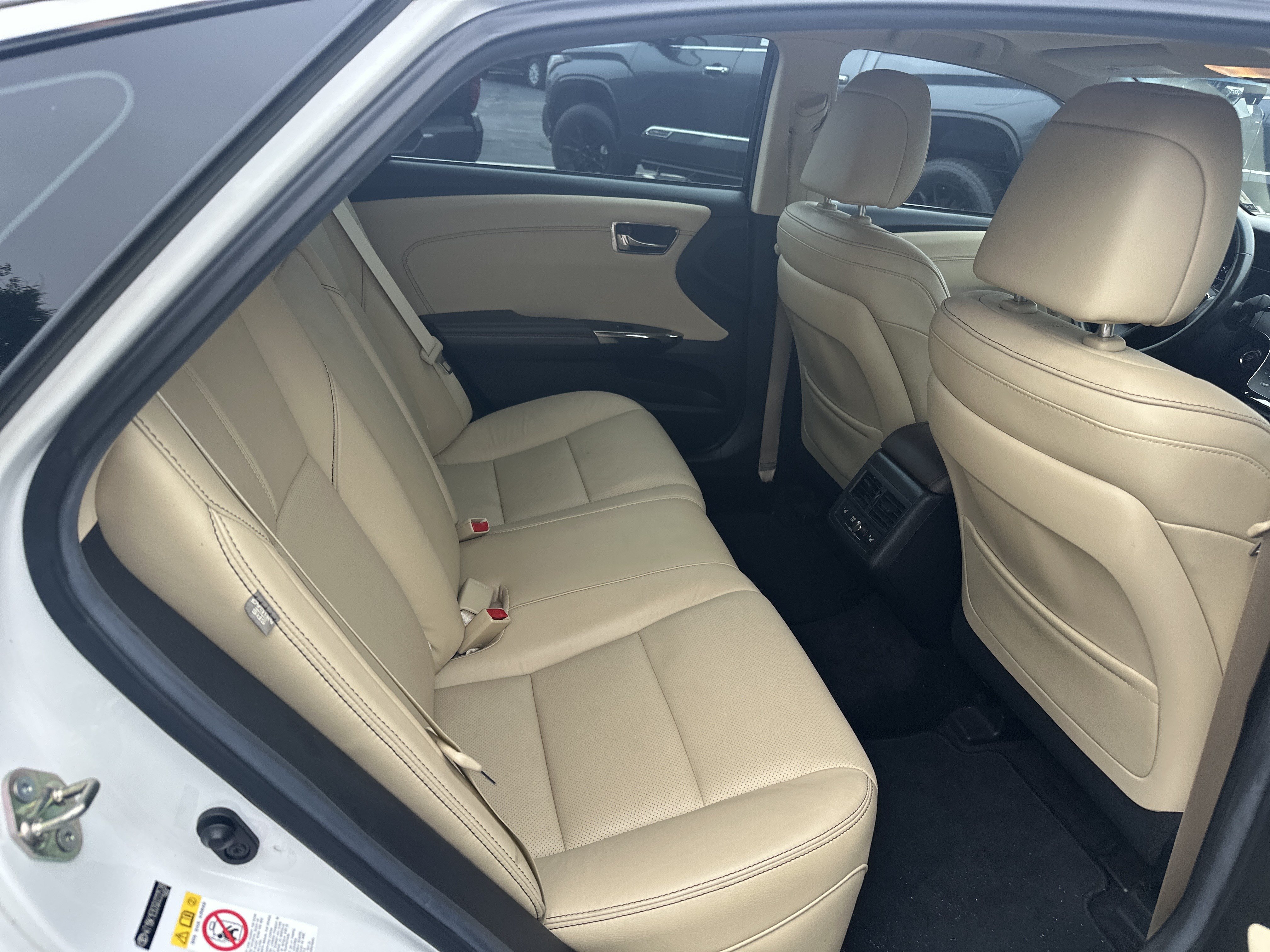 Used 2016 Toyota Avalon Limited FWD image 30