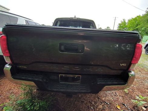 Used 2019 Toyota Tacoma SR5 RWD image 7