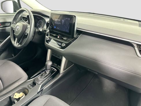 Used 2024 Toyota Corolla Cross LE image 28
