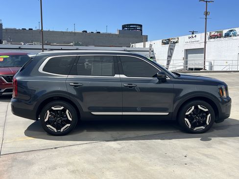 Used 2024 Kia Telluride S image 7