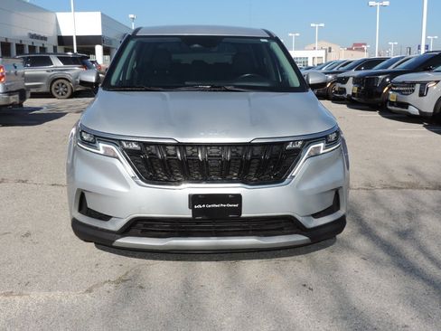 Used 2022 Kia Carnival LX image 2