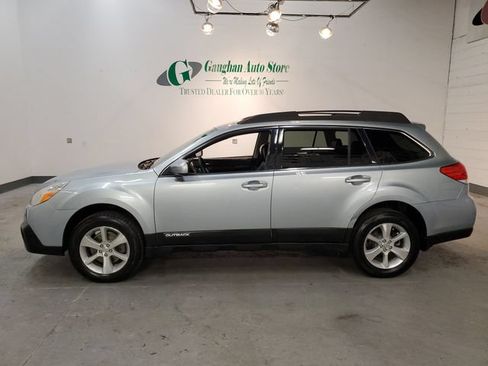 Used 2013 Subaru Outback 3.6R Limited AWD/4WD image 3