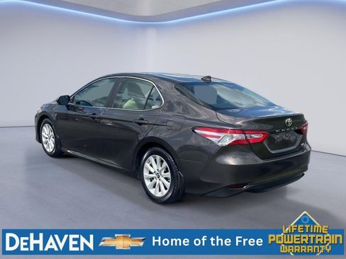 Used 2019 Toyota Camry LE w/ Convenience Package FWD image 4