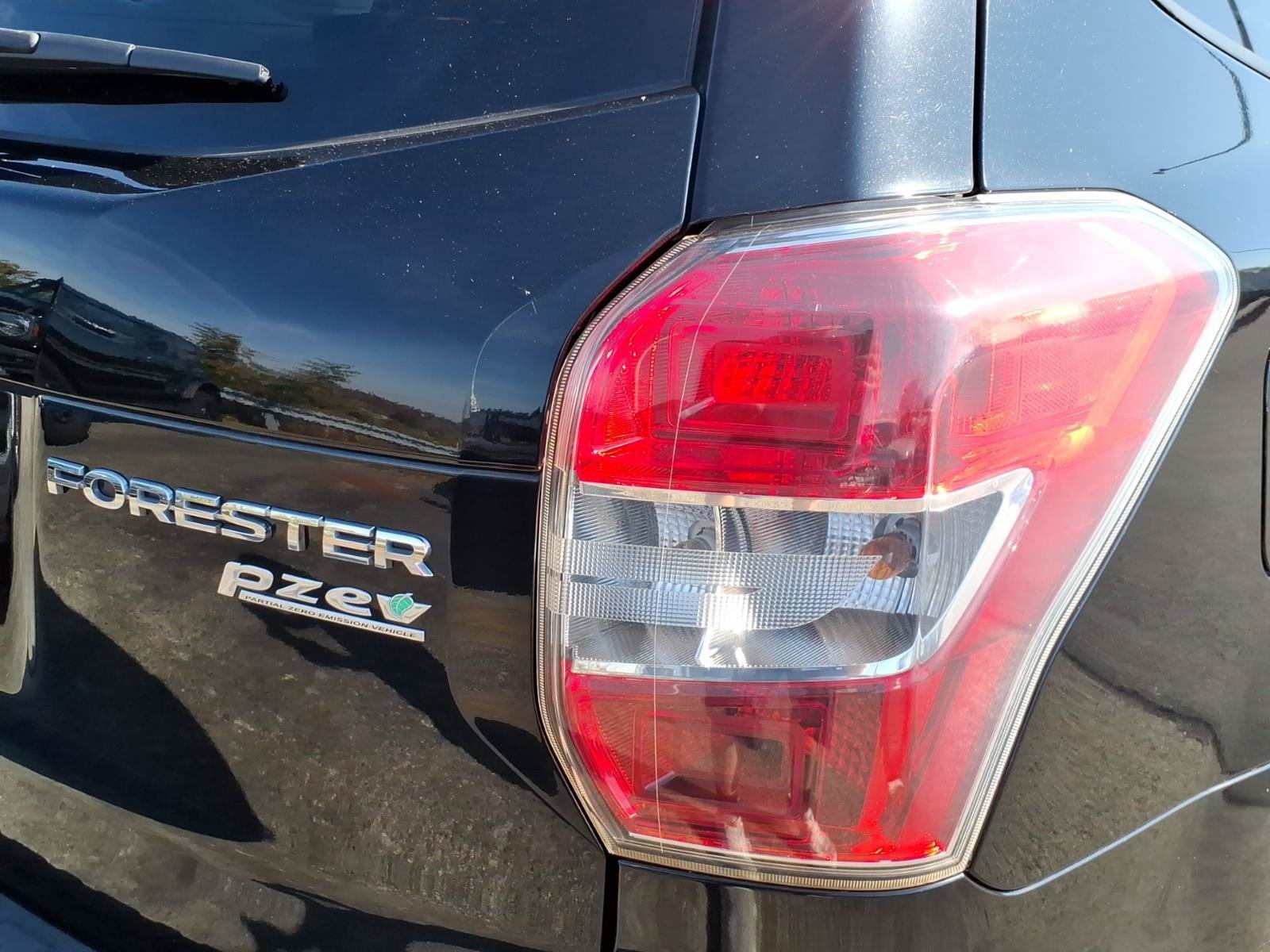Used 2015 Subaru Forester 2.5i Premium w/ All-Weather Package AWD/4WD image 4