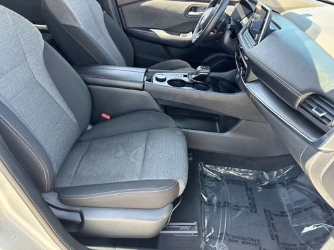 Used 2023 Nissan Rogue SV AWD/4WD image 9