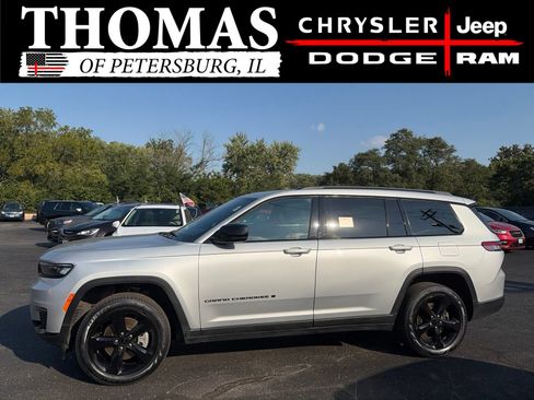 Used 2025 Jeep Grand Cherokee L Limited w/ Black Appearance Package AWD/4WD image 4