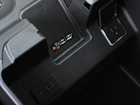 Used 2024 GMC Sierra 2500 Denali w/ Denali Reserve Package image 23