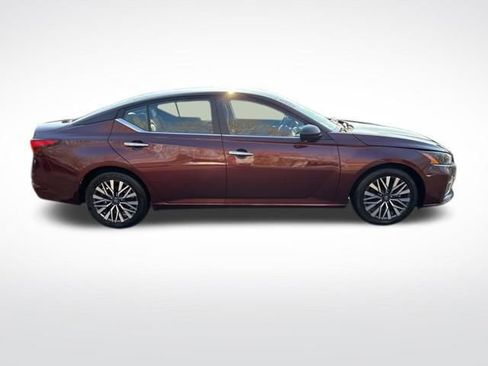 Used 2024 Nissan Altima 2.5 SV image 6